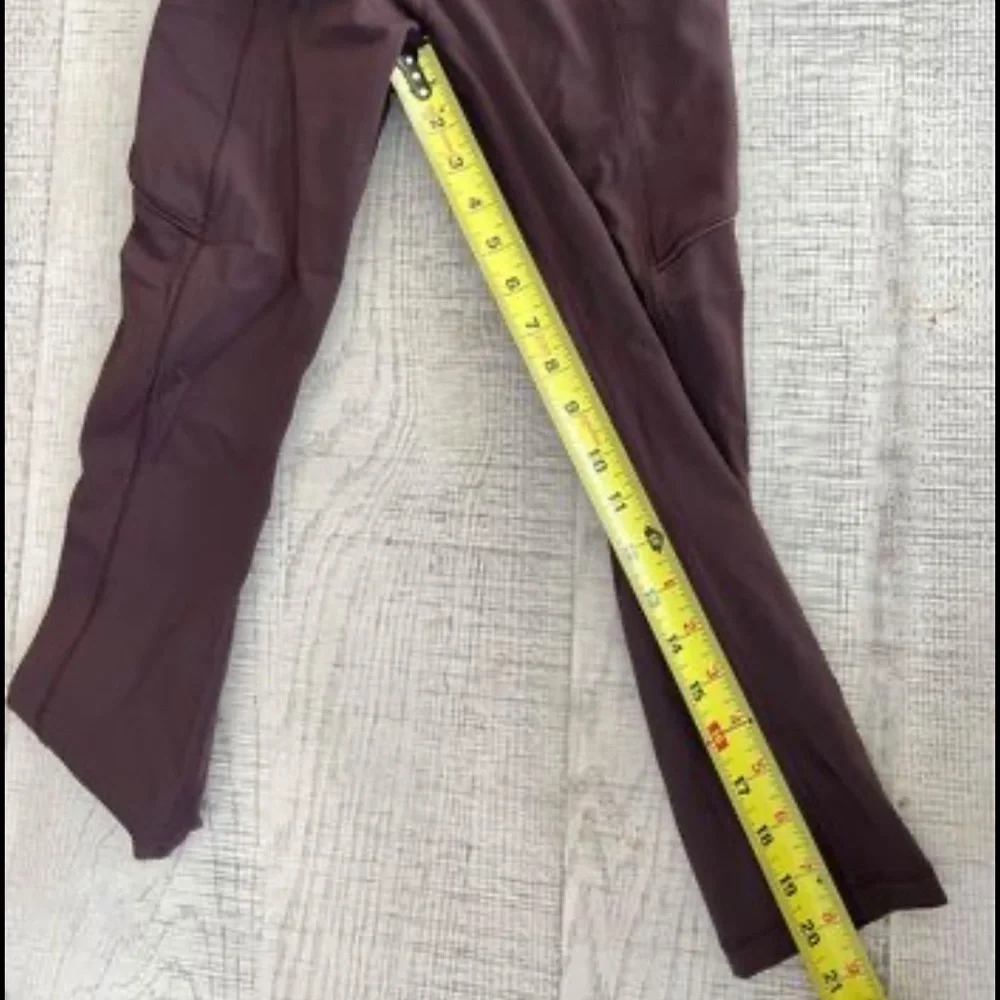 Lululemon Mid rise Black cherry speed up crop leggings, 20” Size 2, has pockets - Picture 7 of 8